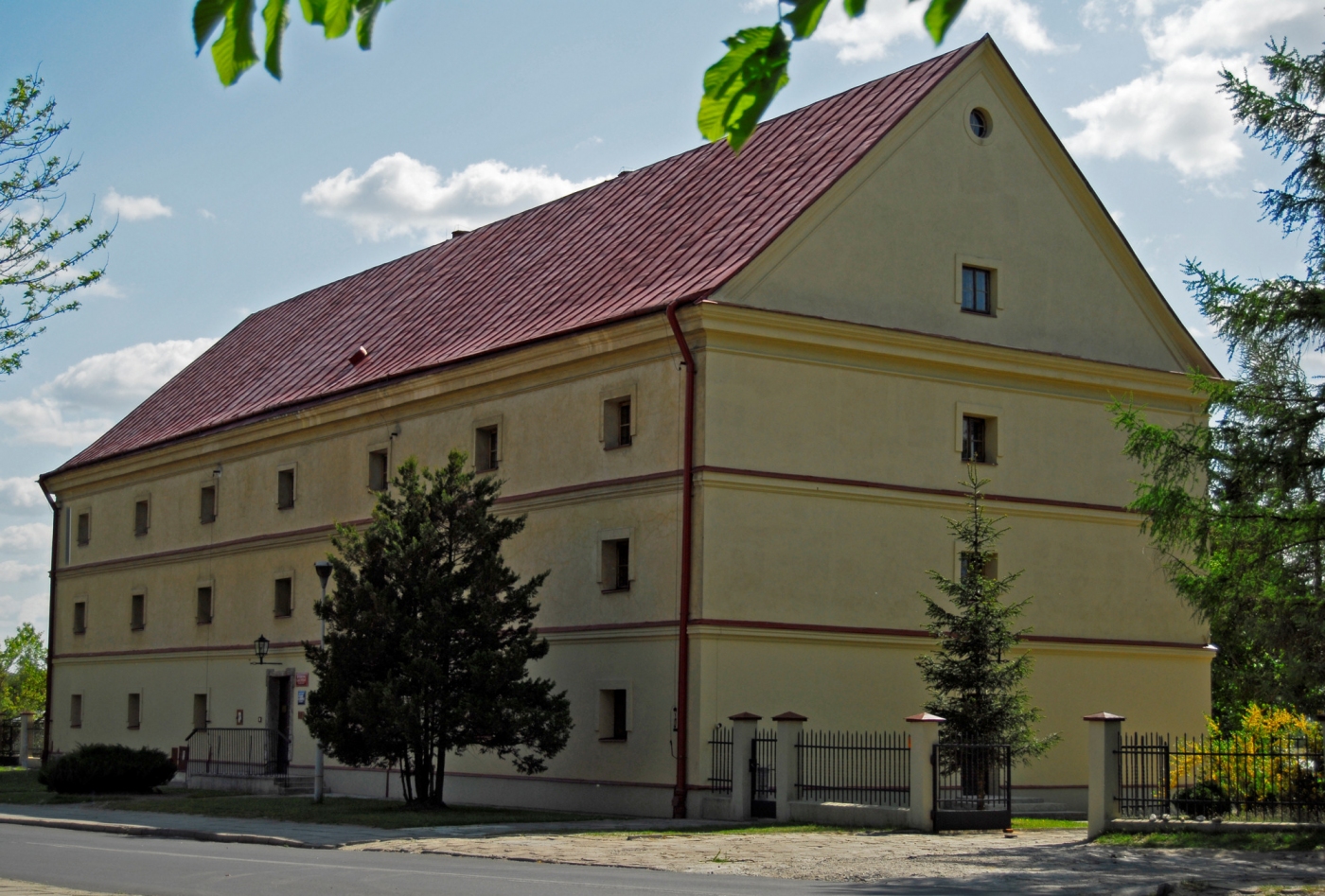 Siedziba Muzeum Kresów w Lubaczowie, budynek spichlerza z początku XIX wieku, fotografia A. Rychlewski, 2012 rok