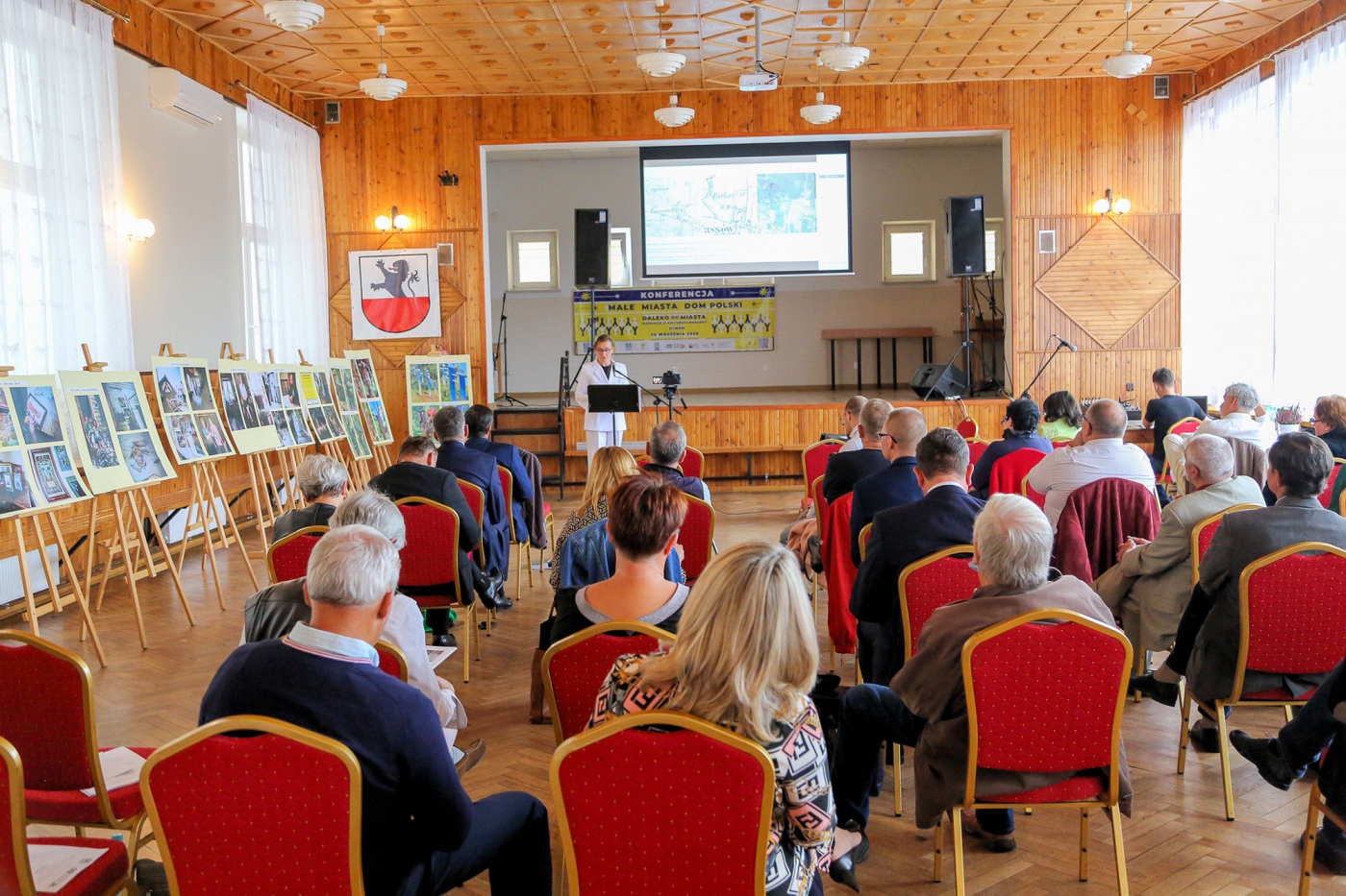 Uczestnicy Konferencji Małe Miasta.Dom Polski, Dynów 2020 (obrady Dom Strażaka w Harcie)