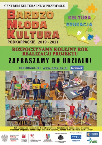 Na plakacie widać kolaż zdjęć z dziećmi, które brały udział we wcześniejszych warsztatowych zajęciach organizowanych w ramach programu Bardzo Młoda Kultura