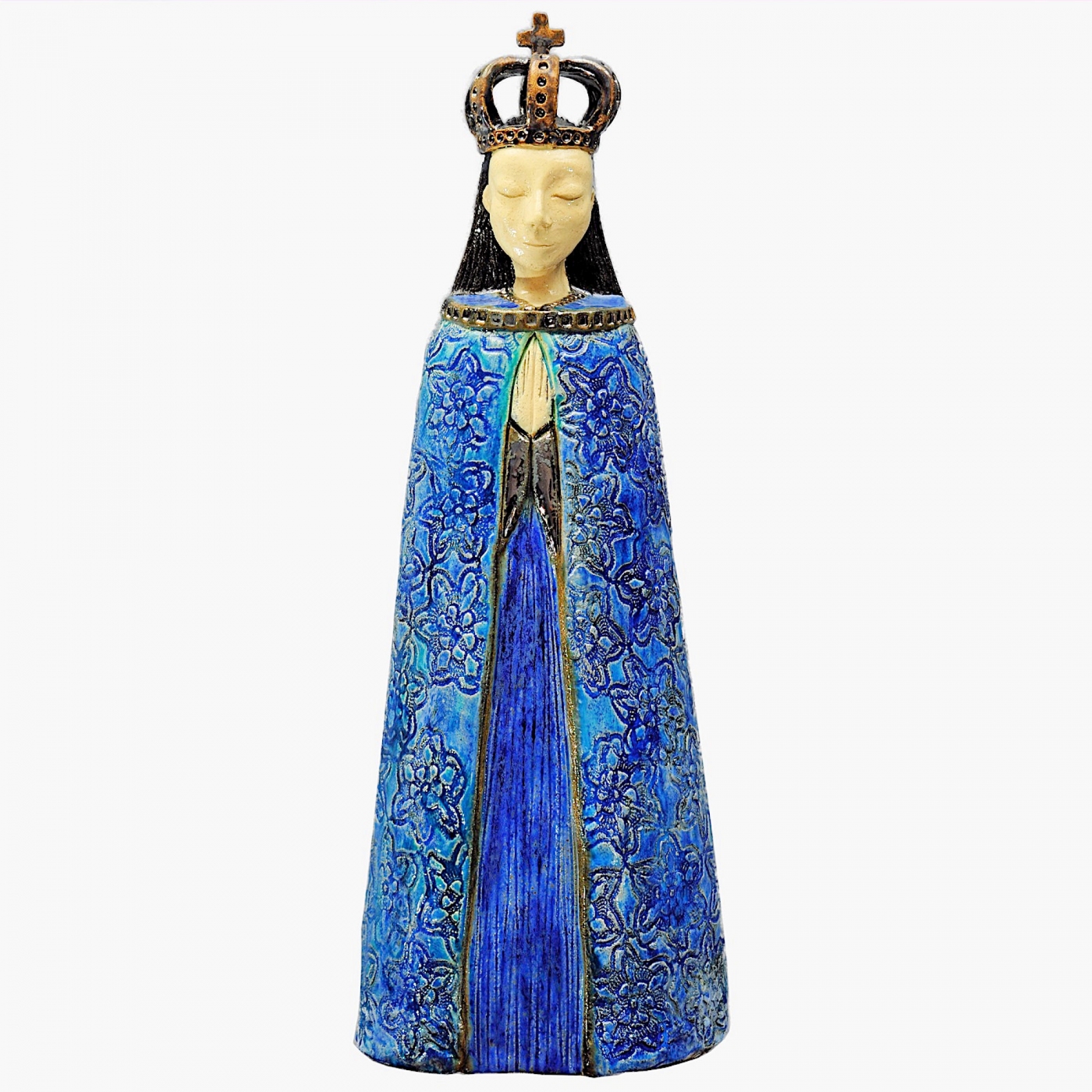 Figurka przedstawia Matkę Bożą z koroną na głowie w niebieskiej szacie