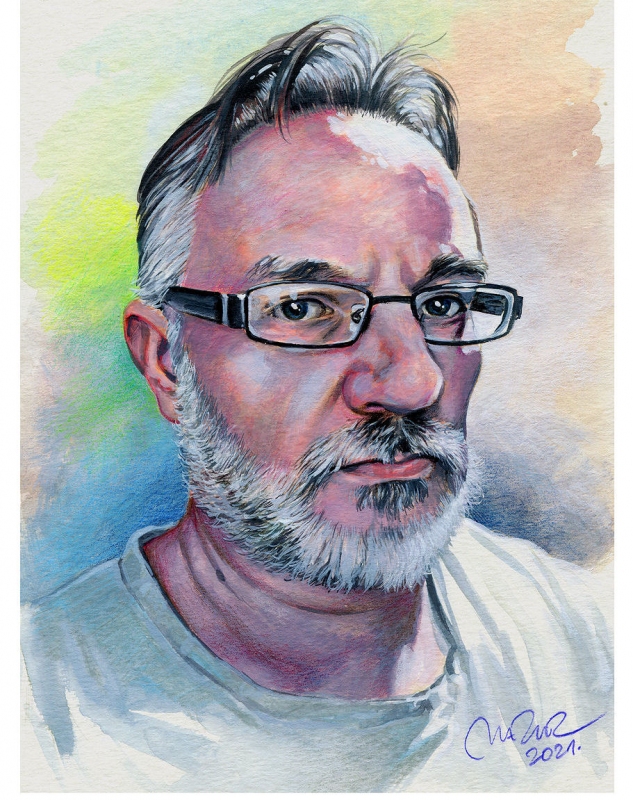 Namalowany akwarelami kolorowy autoportret Macieja Mazura w białym podkoszulku i siwą brodą i lekko siwiejącymi włosami