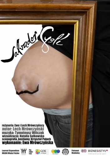 Męskie spodnie i duży brzuch ciążowy oraz namalowane na nim charakterystyczne wąsy Salvadora Dalego