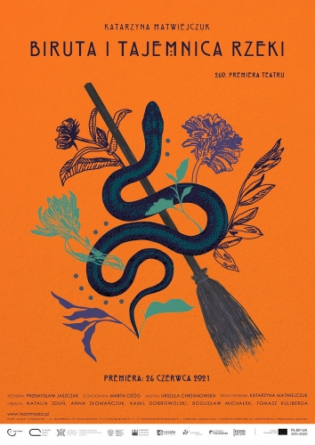 Na pomarańczowym tle plakatu widać miotłę, którą oplata wąż oraz po obu stronach dwa kwiaty i napis Biruta i tajemnica rzeki