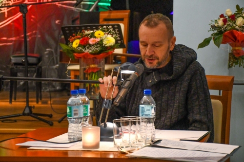 „Zgiełk euforią zamącony” – spotkanie z Januszem Dąbrowskim