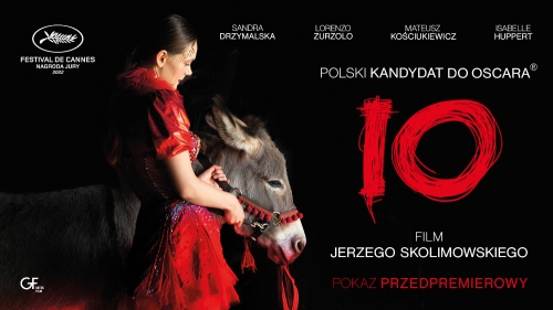 Plakat do wydarzenia. Kadr z filmu ubrana w czerwoną sukienkę kobieta trzyma za uzdę osła.